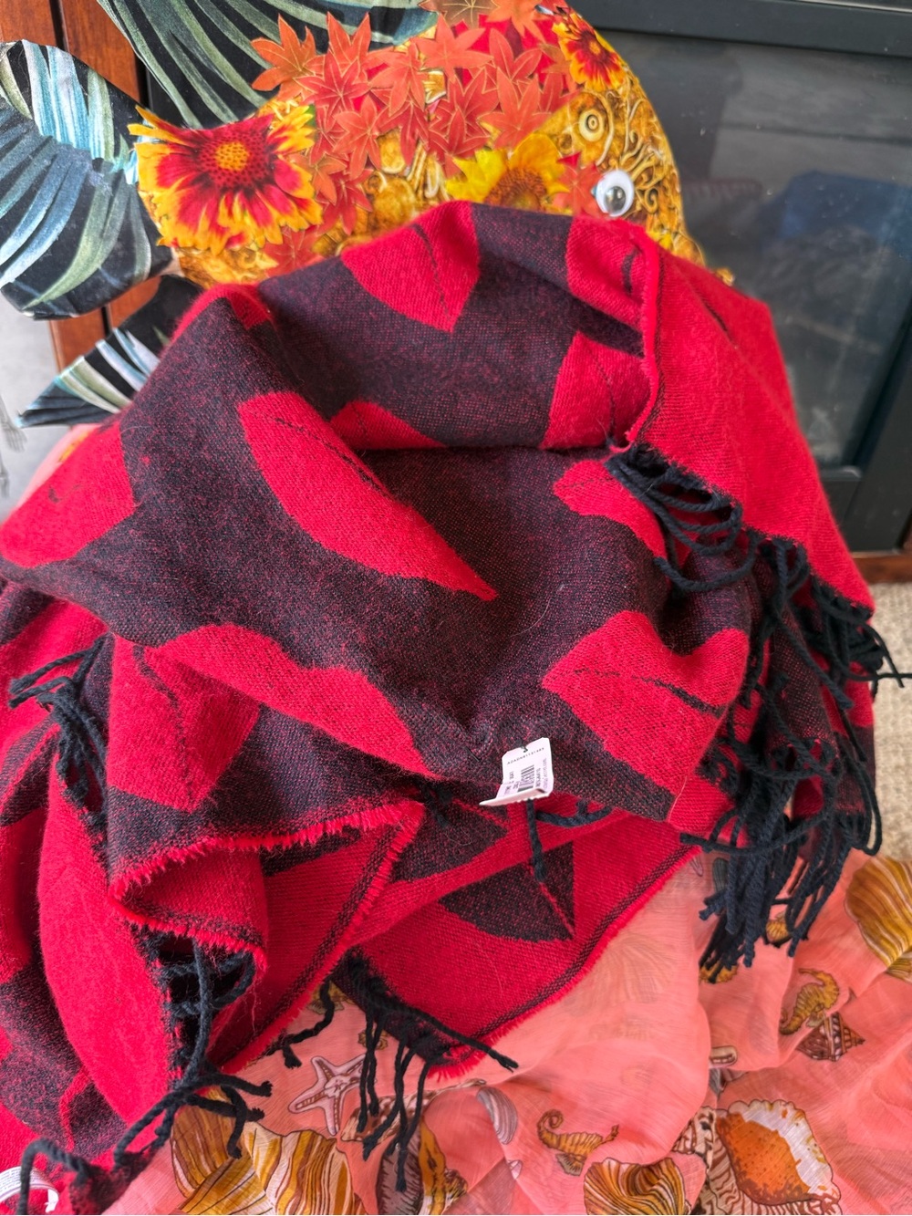Victoria's Secret Red and Black Lip-Print Wrap Scarf - Picture 4 of 6